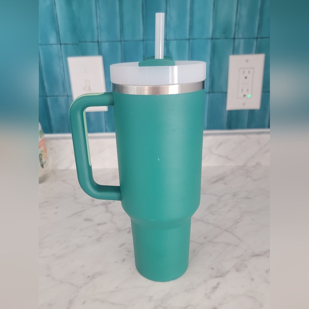 Stanley Quencher 40oz In Color Alpine - Picture 2 of 7